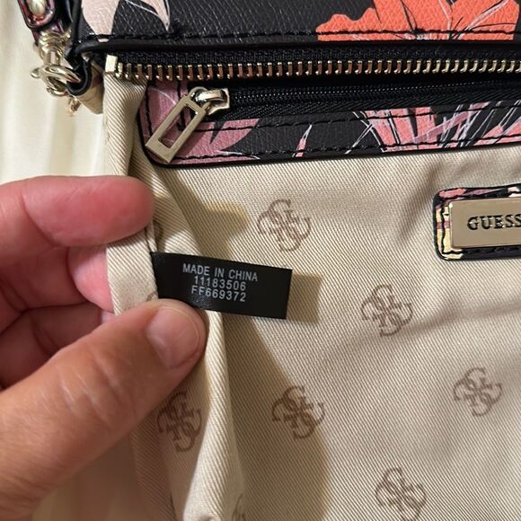 GUESS Small Black Floral Hummingbird Print Leather Crossbody Bag Purse - Picture 14 of 16